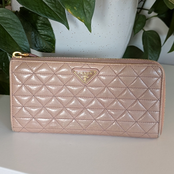 Prada quilted long zip wallet - Picture 1 of 13
